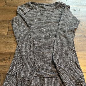 Long sleeve running shirt with thumb holes